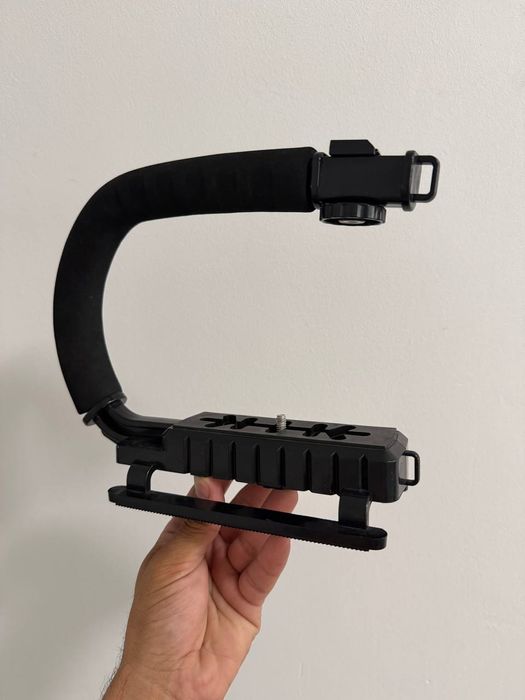 Бу қурилманинг умумий номи:
Camera Stabilizer Rig — камера стабилизато