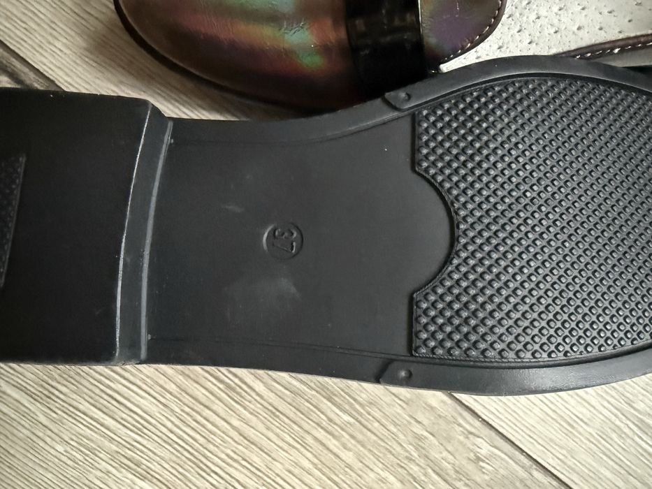 Продам новые туфли