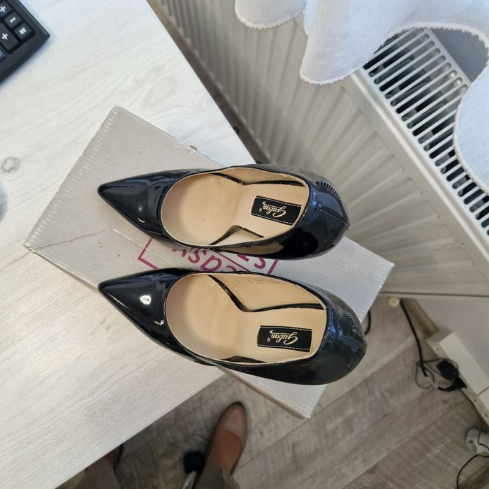 Pantofi Guban marimea 36, calapod ingust