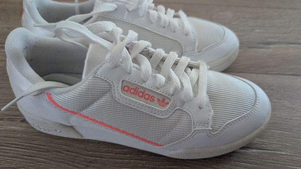 Бели сникърси Adidas