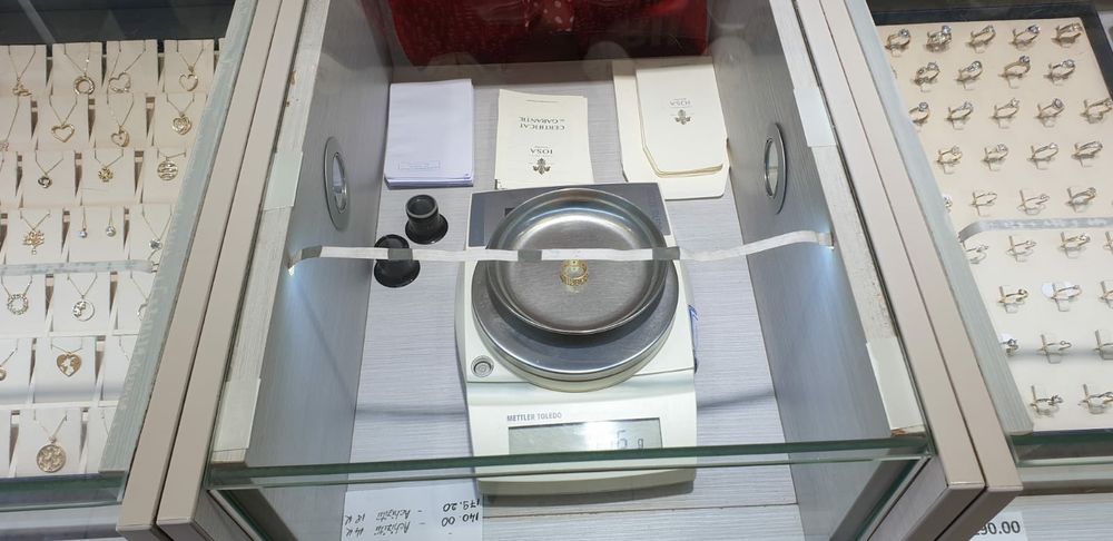 Inel aur 18kt cu diamante.