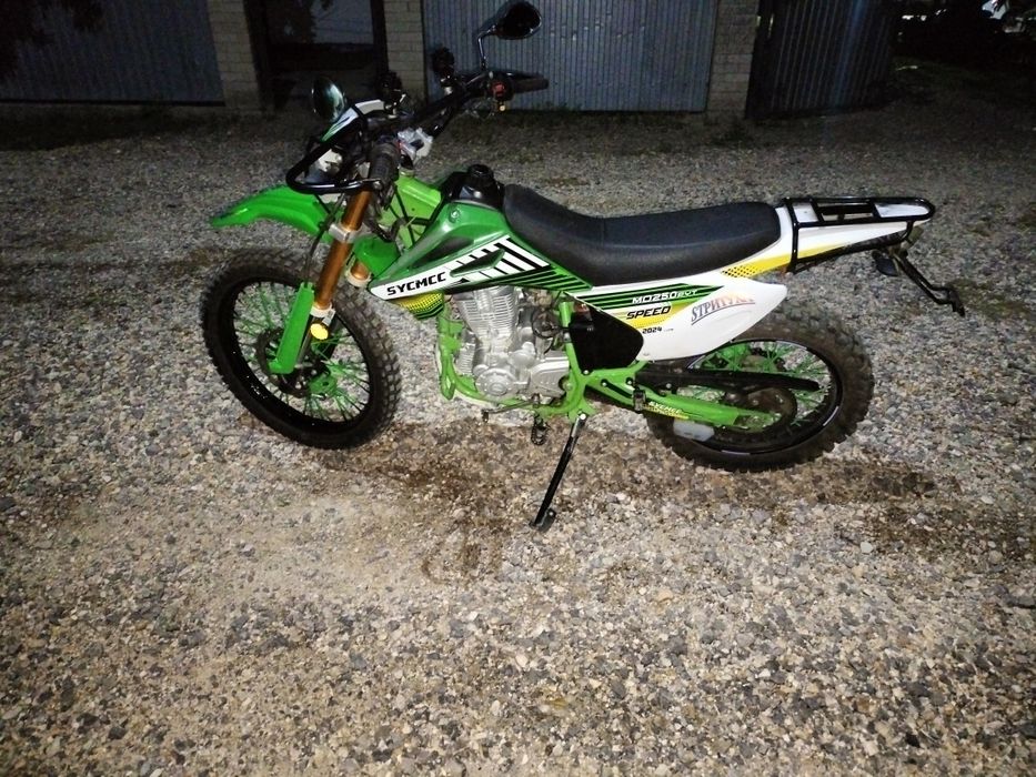 Продаю  эндуро 250 куб