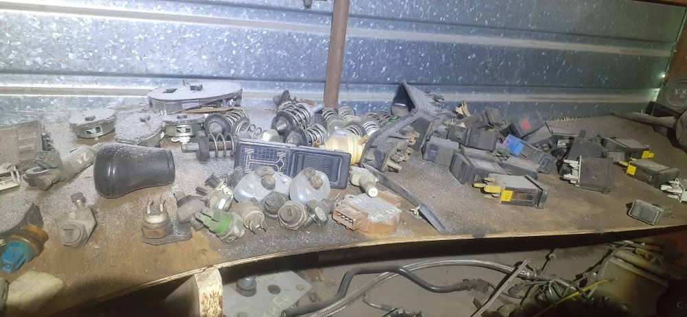 Продам запчасти Ауди 80 и б4 то что на фото