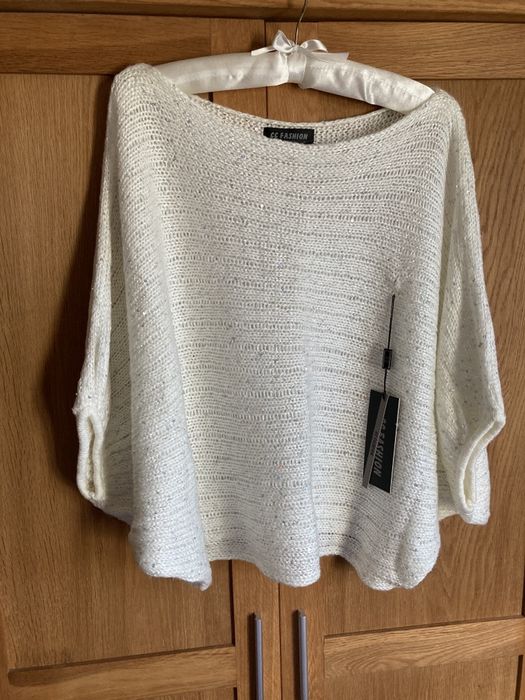 Пуловер плетен бял