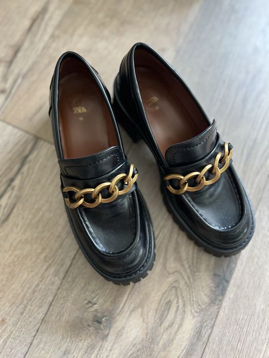 Лоферы от бренда Zara