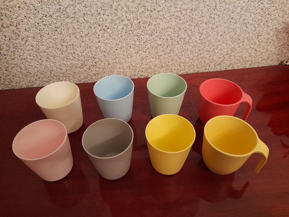 Детски чаши различни цветове