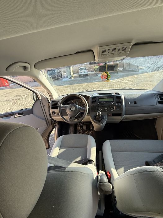 Volkswagen Caravelle 2.0 TDI – 102 CP – 2011 – 8+1 locuri – RO 2015