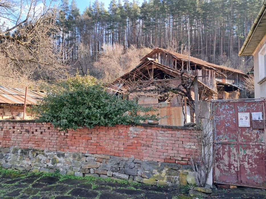 Продава се Къща в с. Черни Осъм, Област Ловеч - 420 кв.м за 56 €/кв.м - Снимка #1