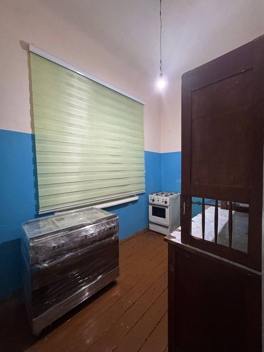 Чирчик шахар 
Навои узбегим туйхонаси ёнида 
#2-хона 3-етаж
 кварти