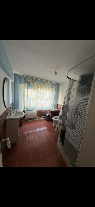 Închiriez camera casa