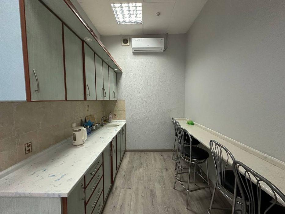 Аренда нежилого помещения. Рынок Мирабад. Площадь: 237 м² комнат 5