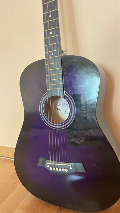 Продаю гитару почти новая