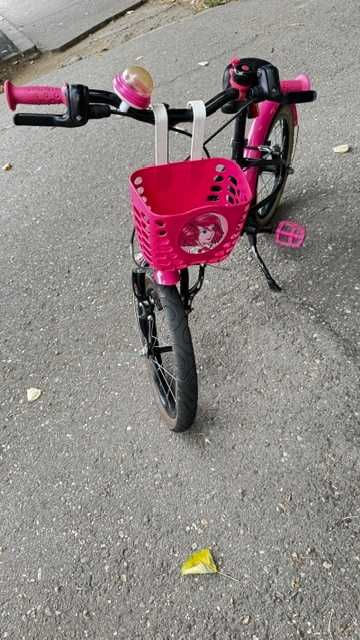 Bicicletă pentru fetițe