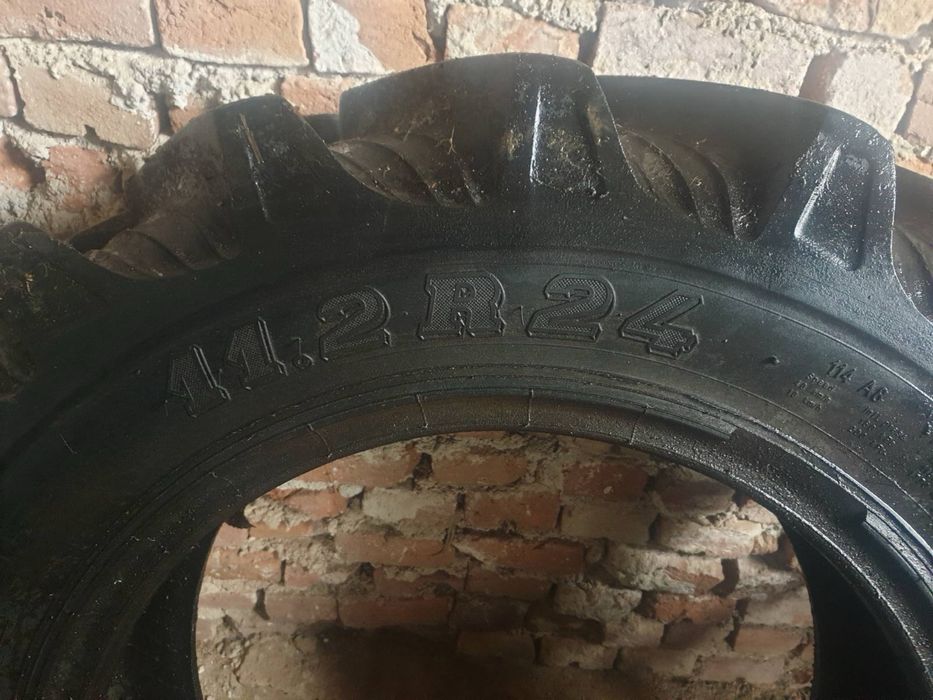 Чисто нови гуми за трактор