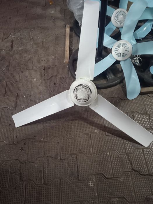 патолочний вентилятор 1400