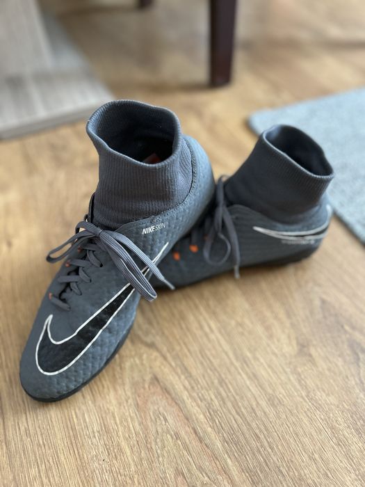 NIKE hyoervenom .