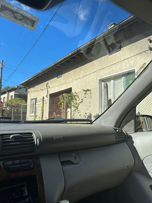 Мерцедес с220 2001 година