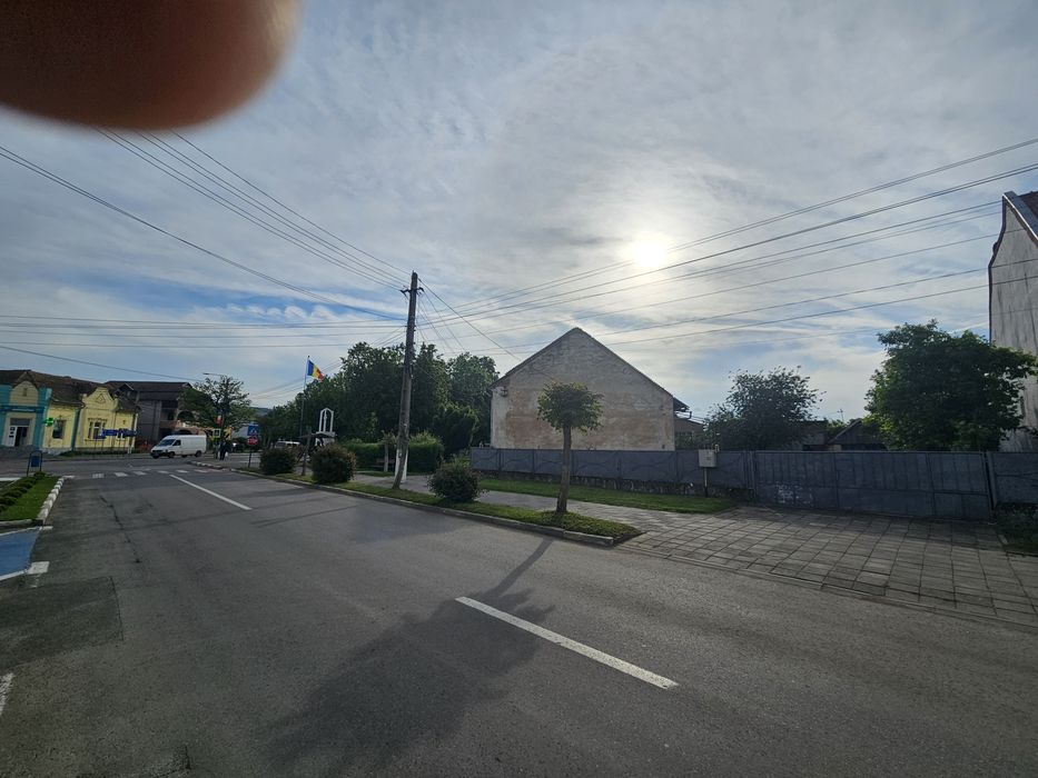 PROPRIETAR – De vânzare Casă și Teren 1.342 mp Iernut – Ultra-Central | Certificat Urbanism (POT 40%, P+2)