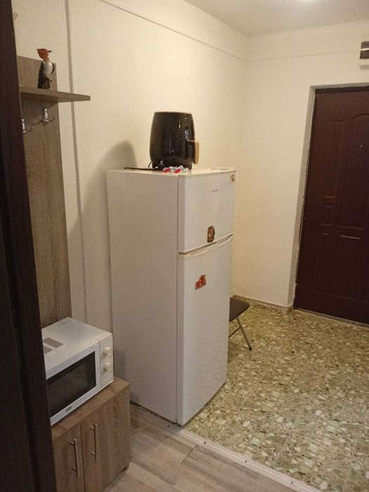 Inchiriez garsoniera Pitesti zona Academica