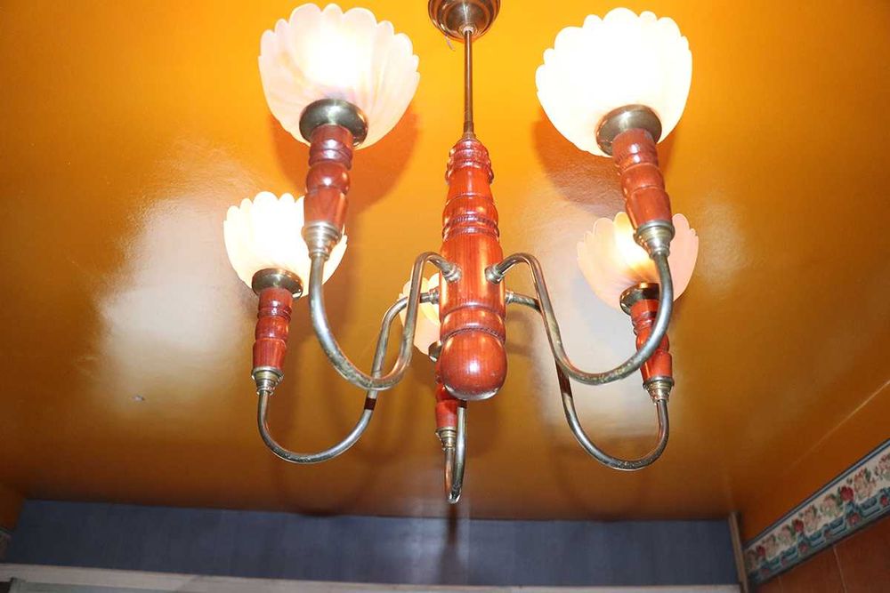 Ретро полилеи от дърво и месинг