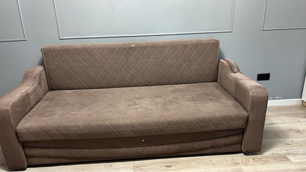 Диван срочно продам