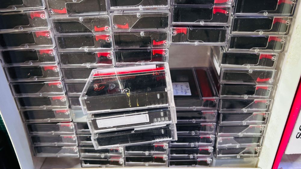 Vand casete video mini DV inregistrate o singura data