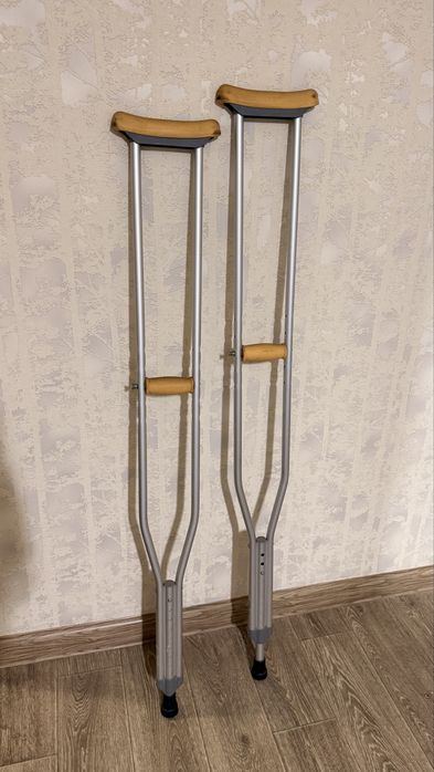 Продам костыли от 175см