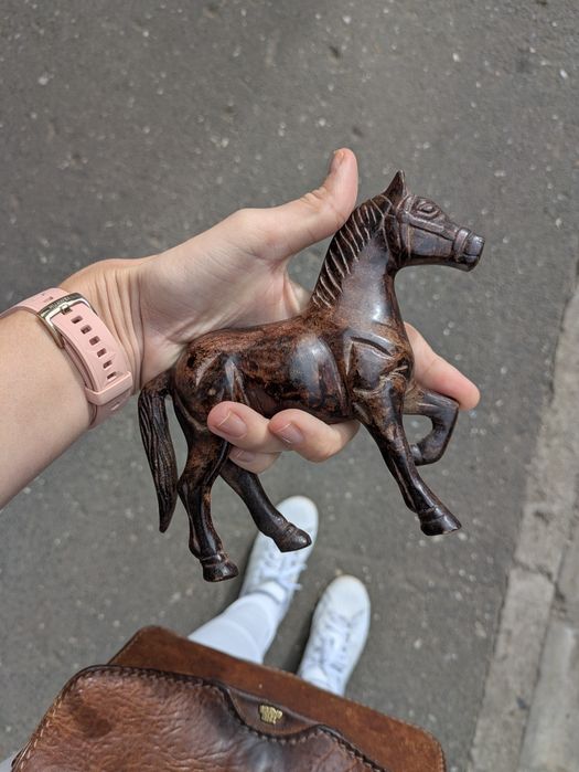 Statueta din bronz turnat cal