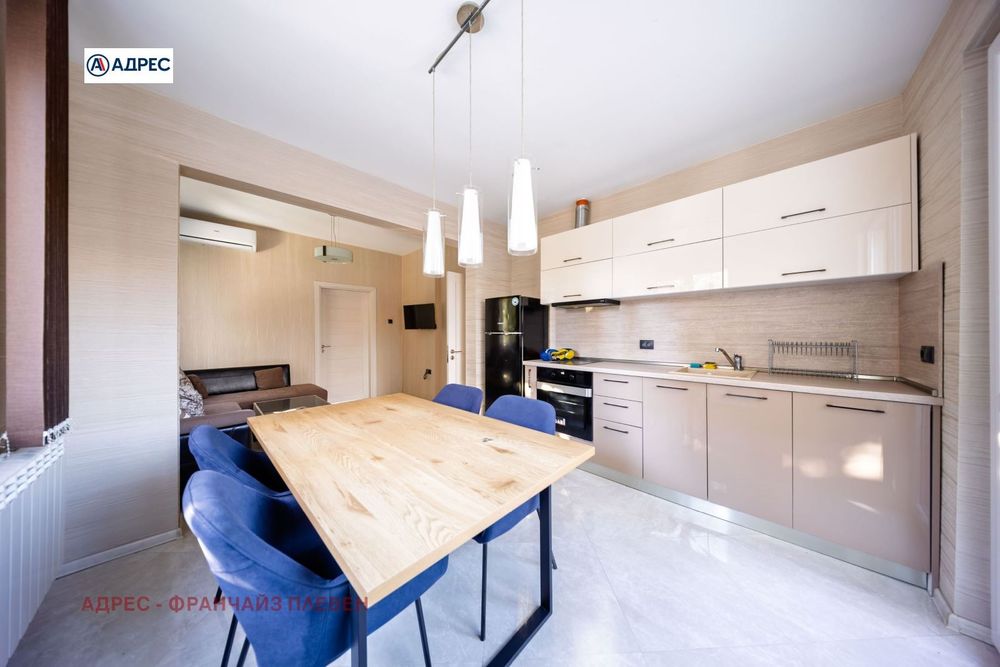 Продава се Тристаен апартамент в Плевен, Идеален център - 75 кв.м за 1224 €/кв.м - Снимка #4