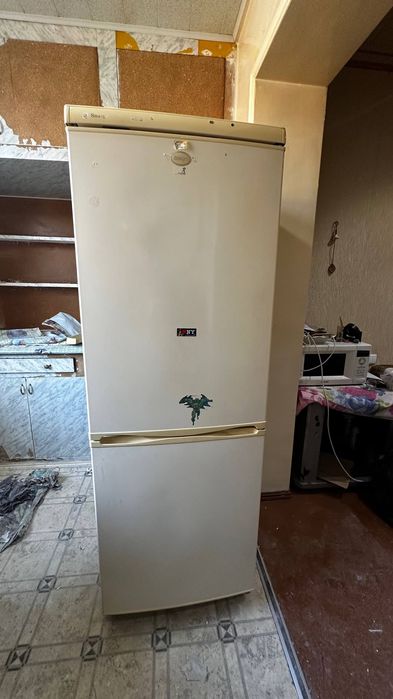 Продается б/у стиральная машина Индезит и двухкамерный холодильник