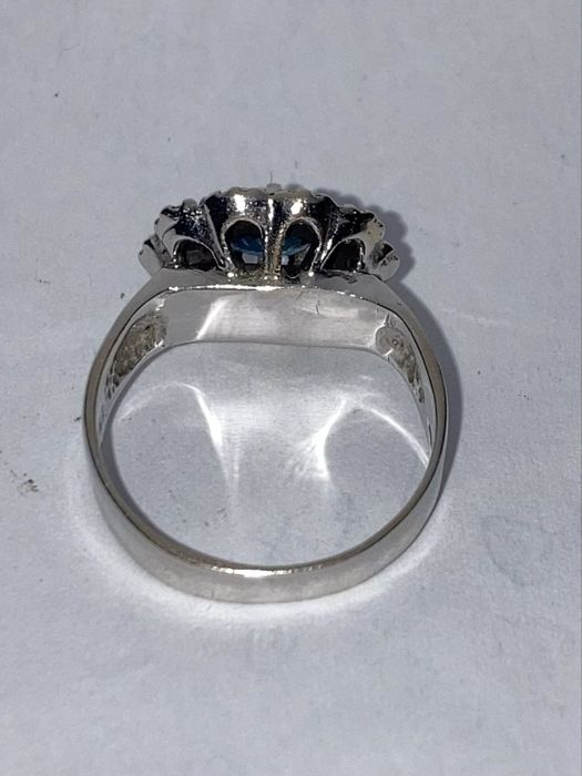 Inel aur alb 18kt.cu safir si diamante