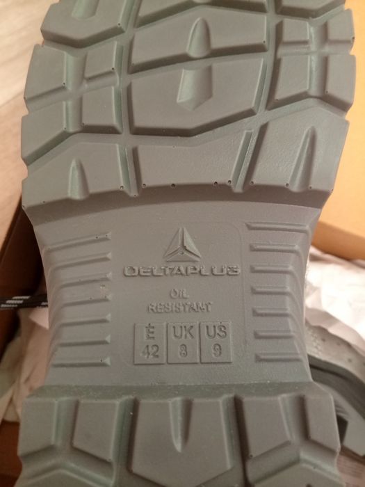 Продам спец обувь