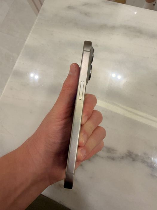Iphone 15 pro в сером цвете