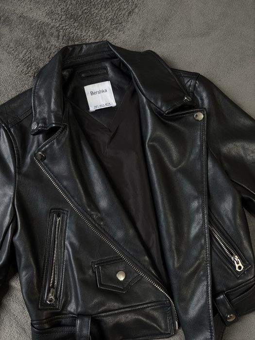 Черно кожено яке Bershka