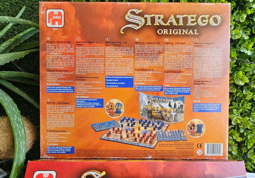 Игра на стратегии. Настолна игра. Stratego.