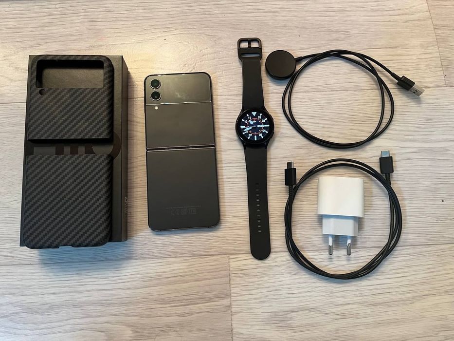 Samsung Z Flip 4
Модель: Z Flip 4
Память: 256 g
Имеются: зарядка [ори