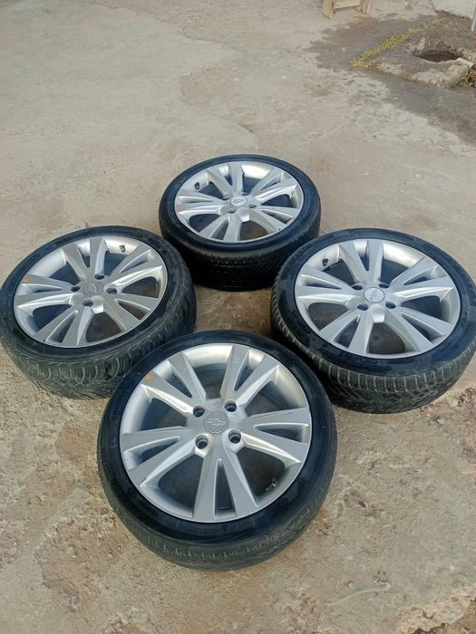 Шины лётные 215/45R17