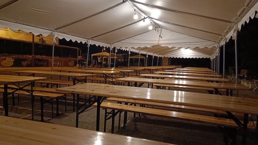 Сгъваеми маси /бирфест/ и шатри под наем