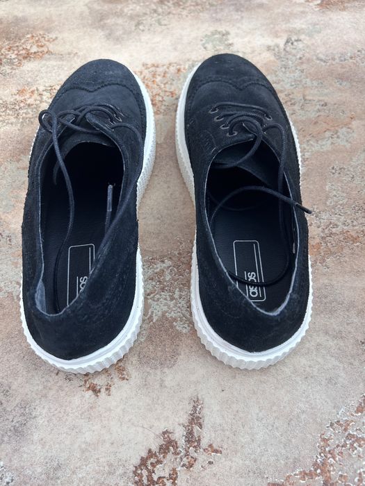 Продам обувь замш