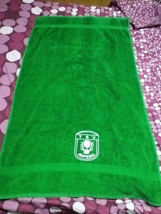 Prosop gros, verde, mare! Dimensiune: 75/120 cm. De firma: Towen City!