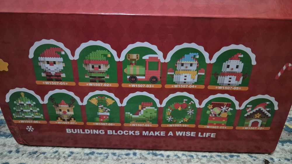 Cadoul perfect 12 figurine de Crăciun  mini block (Lego)!