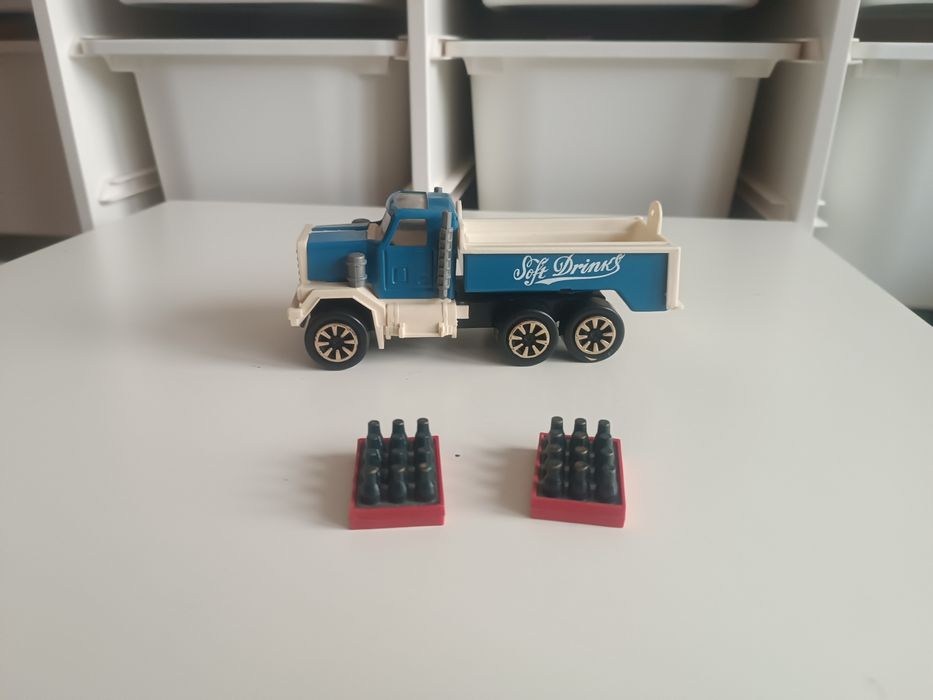 Старо ламаринено Соц камионче