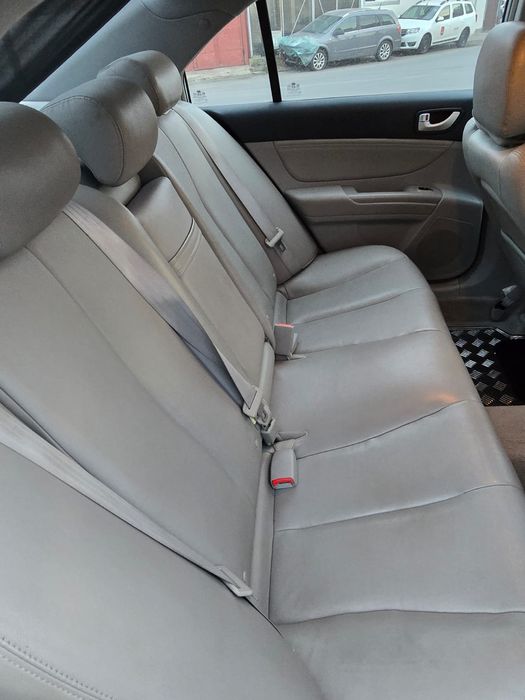 Vând hyundai sonata