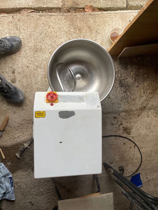 Тестомесачка тестобъркачка 550 лв