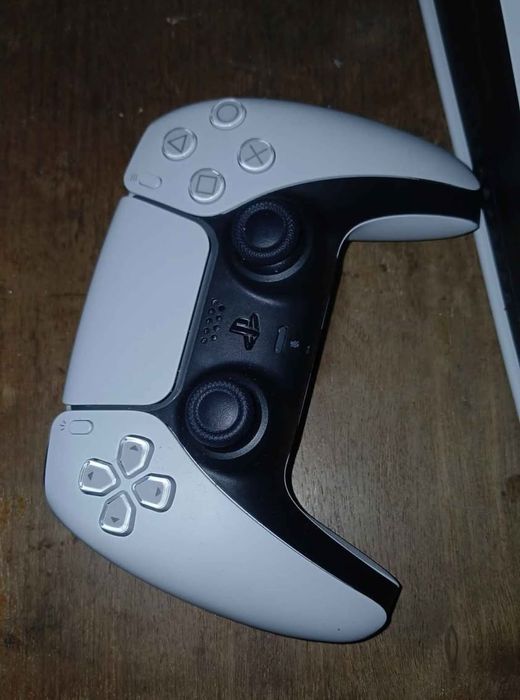 PlayStation 5 + Controller