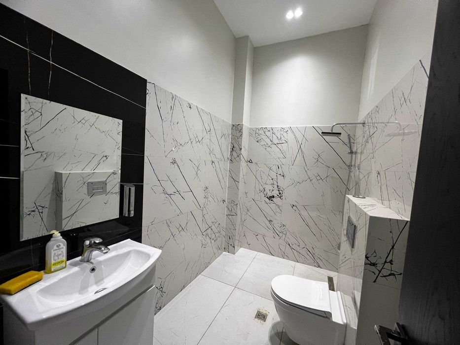 Современный офис с санузлами в каждом кабинете — 334 м² по 19$/м² (55)