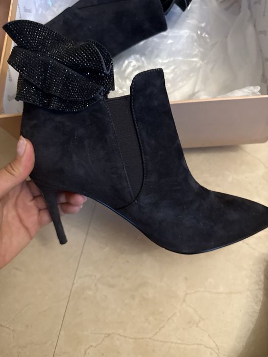 Замшевые ботильоны