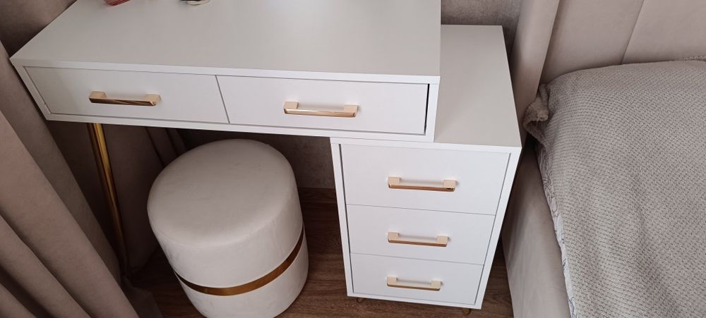 Туалетный столик