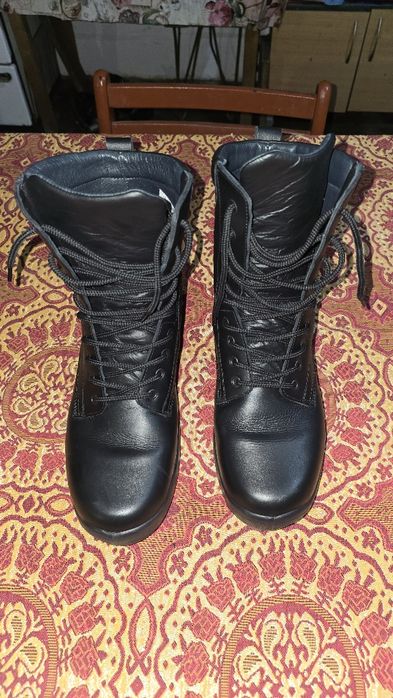 Продавам български кубинки номер 45