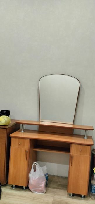 Продам туалетный столик